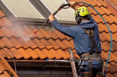 Démoussage et hydrofuge de toiture à Perriers-en-Beauficel
